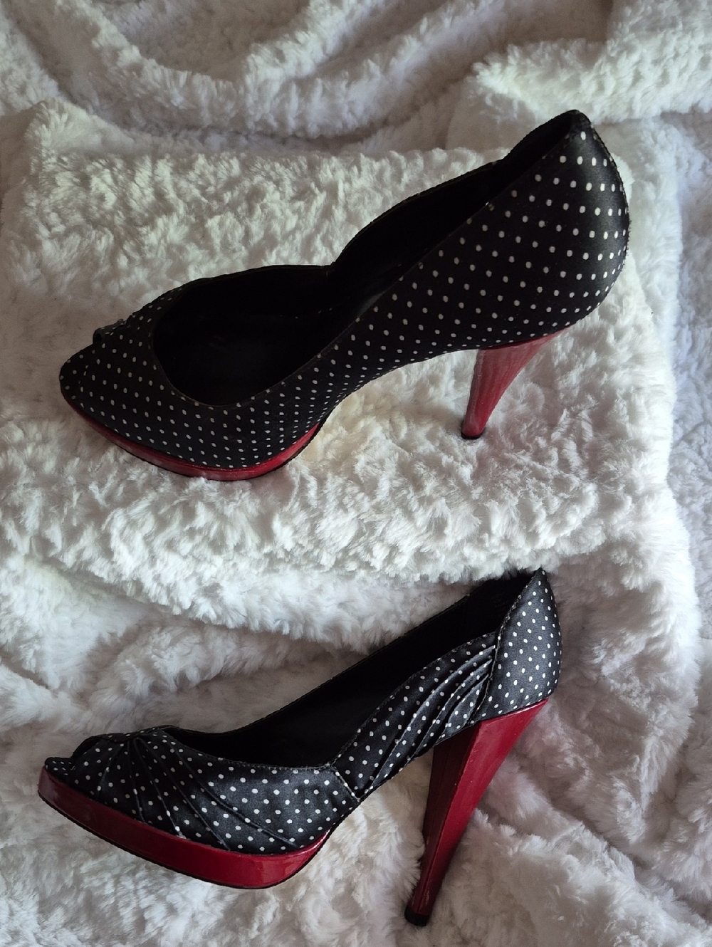 🎈Steve Madden Black-and-White Polka Dot Peep-Toe Heel with Red Heel